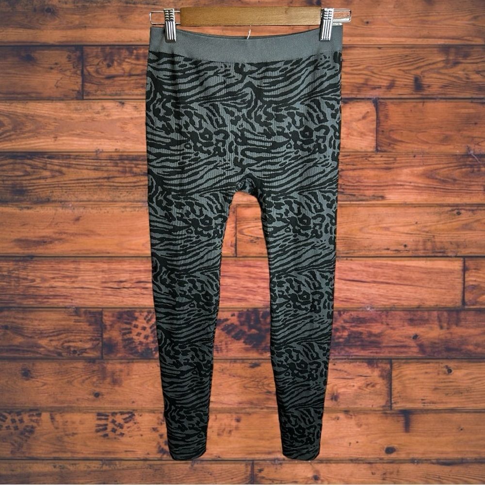5 for $25🔥Nobo Grey & Black‎ Animal Print Leggings Juniors Large (11-13)